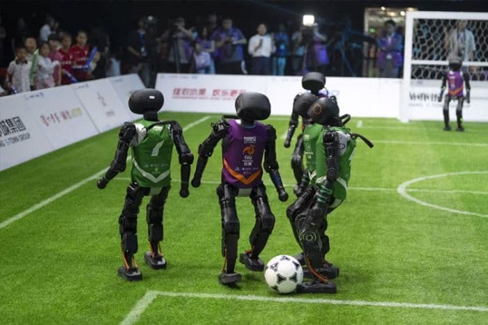 china_gelar_pertandingan_sepak_bola_robot_pertama_dikendalikan_penuh_ai