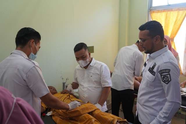 menyambut_hut_ke17_pemkab_labusel_gelar_sunat_massal