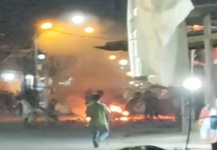 tawuran_di_medan_belawan_belum_usai_warga_dan_polisi_samasama_kecewa