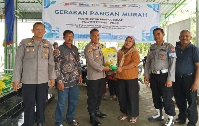 bulog_dan_polres_tebing_tinggi_salurkan_5_ton_beras_lewat_gerakan_pangan_murah_
