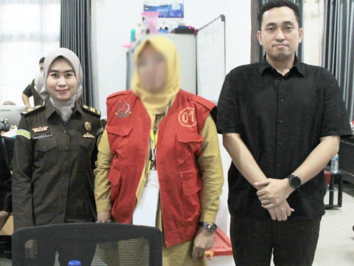 diduga_korupsi_dana_bos_kejari_belawan_tahan_mantan_kepala_sman_16_medan_