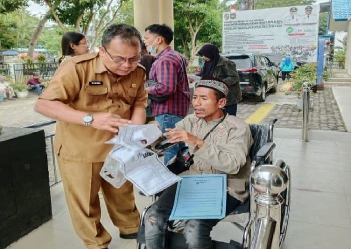 disdukcapil_deli_serdang_berikan_pelayanan_prioritas_untuk_penyandang_disabilitas