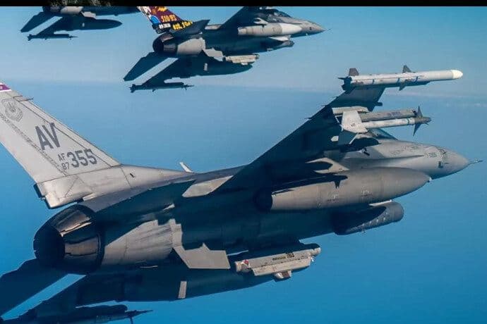 hubungan_memanas_as_kerahkan_jet_tempur_dekat_venezuela_maduro_tambah_pasukan