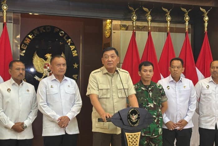 jadi_menko_polkam_ad_interim_sjafrie_sjamsoeddin_kini_jabat_empat_posisi_di_pemerintahan_prabowo