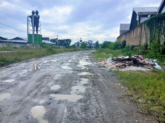 jalan_ringroad_tanjung_tongah_siantar_dipenuhi_sampah