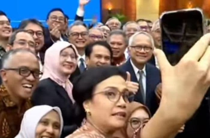 momen_haru_di_ruang_formal_sri_mulyani_dan_kehadiran_suami_dalam_sertijab_menkeu