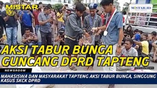 newsroom_mahasiswa_dan_masyarakat_tapteng_aksi_tabur_bunga_singgung_kasus_skck_dprd