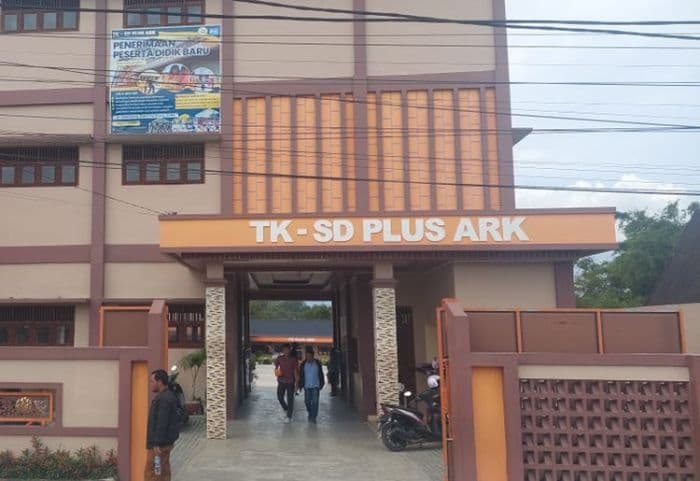 sd_plus_ark_school_sidikalang_klarifikasi_isu_intimidasi_siswa_karena_buku_bekas