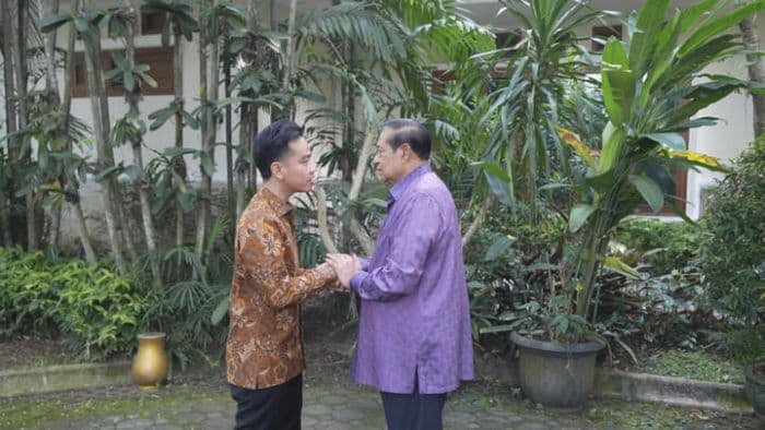 wapres_gibran_dan_selvi_ananda_sambangi_presiden_ke6_di_cikeas