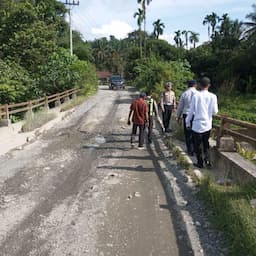 dua_jembatan_menuju_objek_wisata_tangkahan_rusak