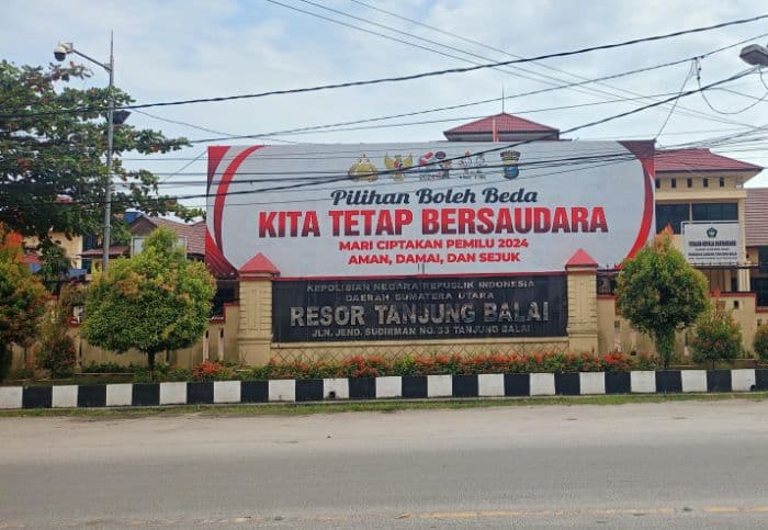 soal_penganiayaan_dan_penodongan_pistol_kapolres_dan_kasat_reskrim_tanjung_balai_bungkam_