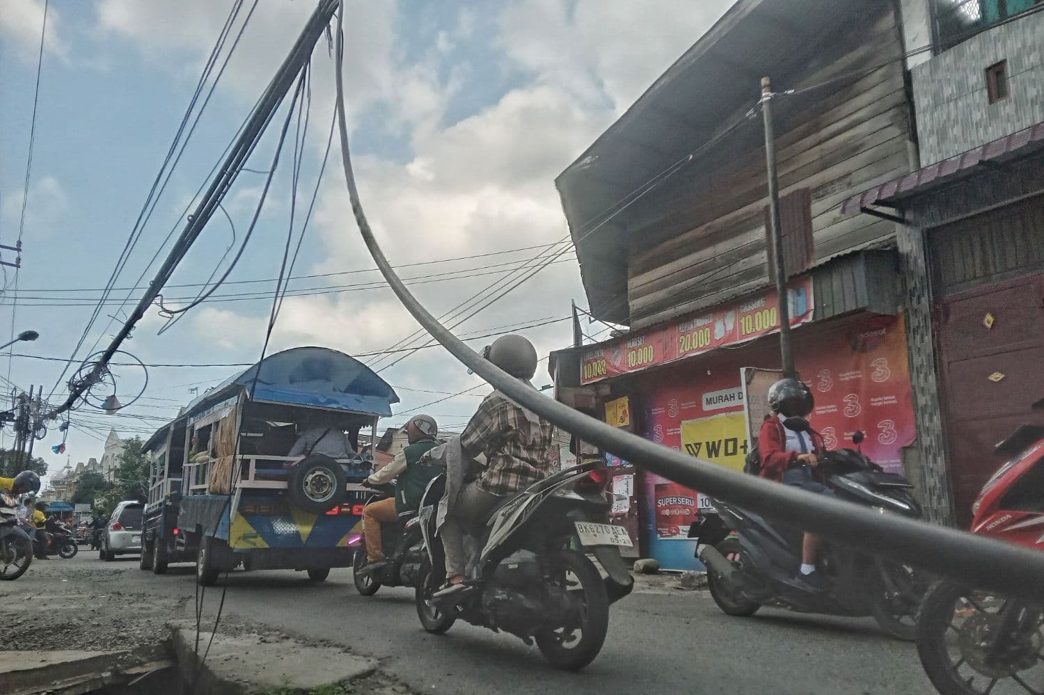 instalasi_kabel_semrawut_di_medan