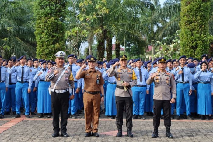 motivasi_pelajar_untuk_sukses_kapolres_tapteng_hadirkan_lulusan_sman_1_matauli_pandan_
