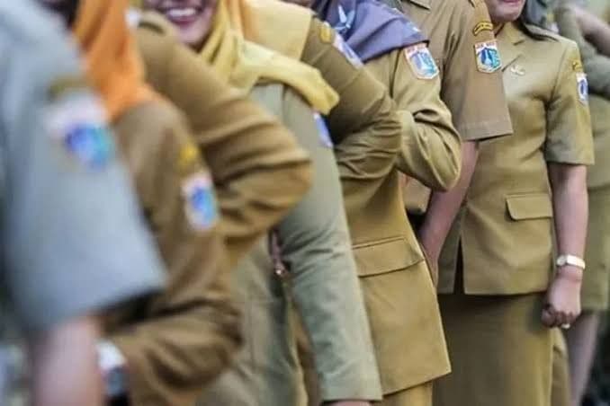 tanggapan_pns_terkait_aturan_mutasi_10_tahun