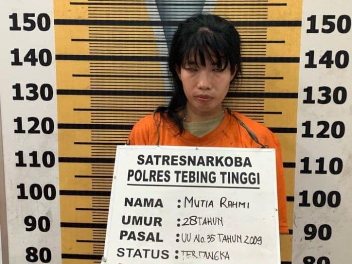 irt_di_tebing_tinggi_akui_punya_21_pil_ekstasi
