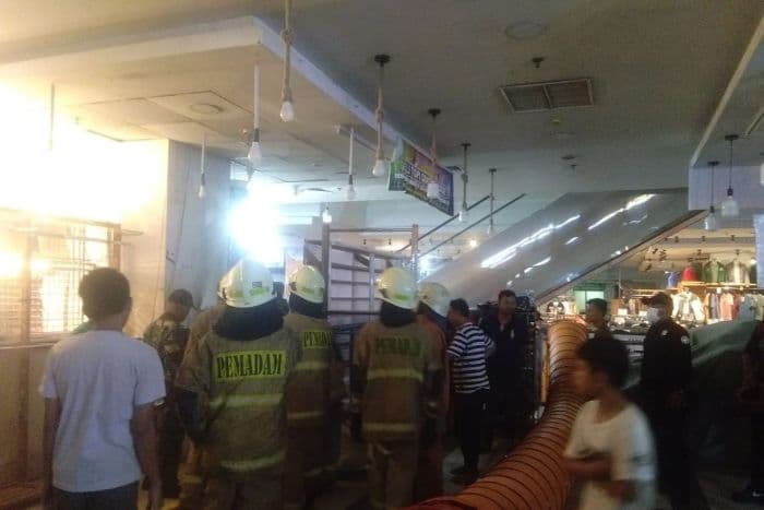 mall_season_city_terbakar_diduga_akibat_korsleting_listrik