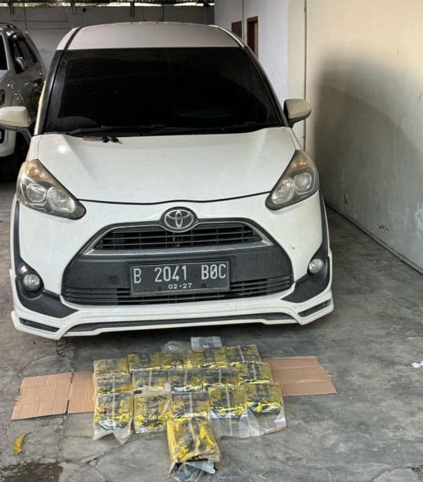 modus_baru_16_kg_sabu_diselundupkan_dalam_mobil_rental