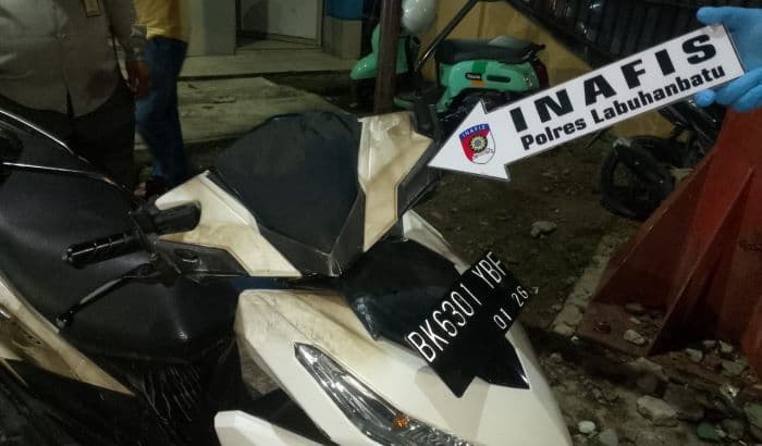 polisi_labuhanbatu_tendang_wanita_akibat_motornya_dibakar_berujung_damai_