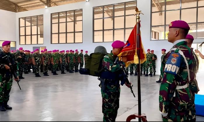 yonif_8_marinir_lepas_keberangkatan_25_prajurit_pengamanan_perbatasan_ripapua_nugini