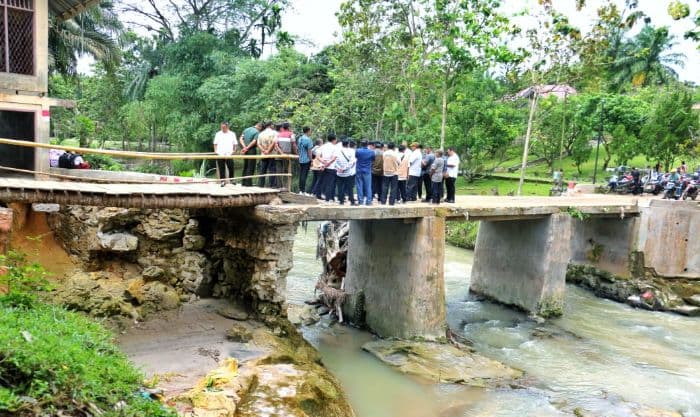 jembatan_bah_hilang_putus_2_bulan_bupati_simalungun_kurang_tanggap_