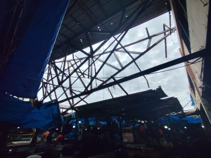 atap_pasar_ikan_dwikora_ambruk_lagi_pedagang_pesimis_janji_perbaikan
