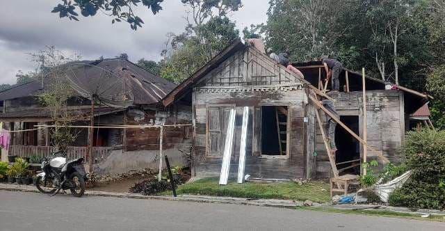 ini_sejumlah_kerusakan_akibat_angin_kencang_di_sipirok