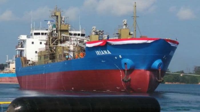 nama_iriana_dan_jkw_muncul_di_kapal_tambang_nikel_raja_ampat_simbol_atau_kebetulan