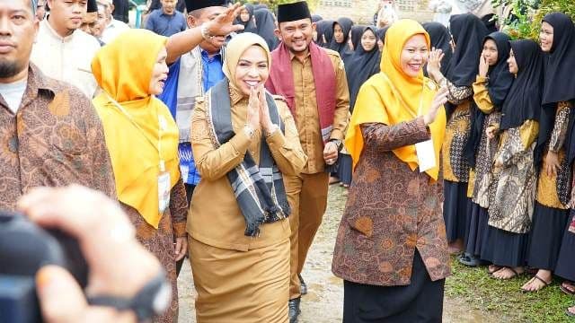 pelepasan_santri_dan_santriwati_bupati_labuhanbatu_apresiasi_ponpes_daarul_muhsinin_membentuk_karakter_anak