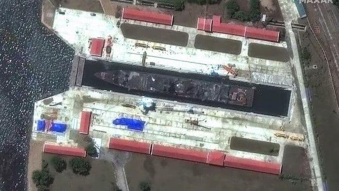 peluncuran_gagal_kapal_perang_korut_dibawa_ke_pelabuhan_untuk_diperbaiki_