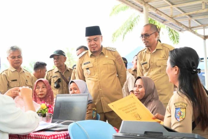 program_berlayar_permudah_warga_batu_bara_urus_kk_ktp_dan_pajak_tanpa_biaya