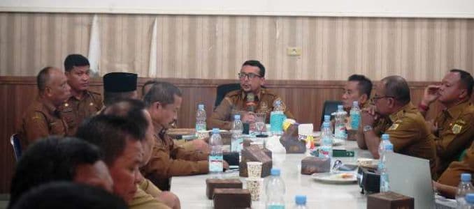 rapat_persiapan_hari_jadi_ke17_bupati_labusel_berikan_beberapa_masukan_bagi_opd