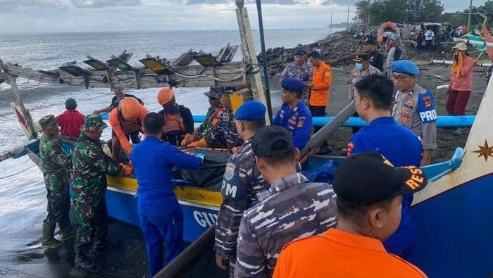 korban_kmp_tunu_pratama_jaya_jadi_13_satu_jenazah_ditemukan_di_jembrana