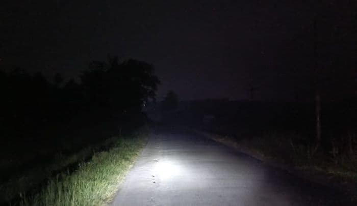 warga_sidamanik_keluhkan_jalan_menuju_pelabuhan_tigaras_gelap_dan_rusak