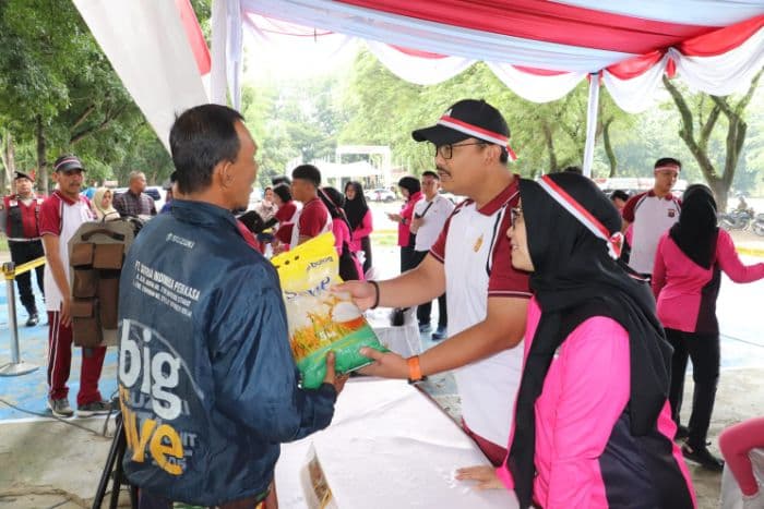 polres_langkat_salurkan_5_ton_beras_murah_sambut_hut_ri_ke80