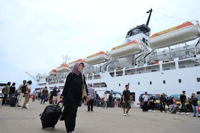 aktivitas_penumpang_dan_barang_di_pelabuhan_belawan_naik_tajam_juli_2025