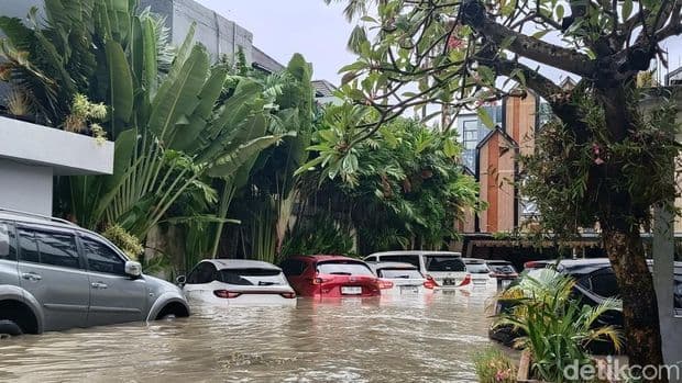 banjir_denpasar_dan_bali_rumah_terendam_korban_jiwa_ribuan_warga_mengungsi