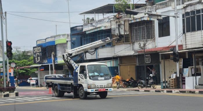 lampu_lalu_lintas_dekat_kantor_wali_kota_binjai_tiga_hari_padam_dishub_binjai_lakukan_perbaikan