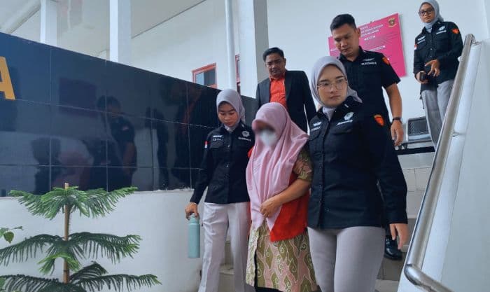 mantan_kepala_sman_19_medan_ditahan_kejari_belawan_ini_kasusnya