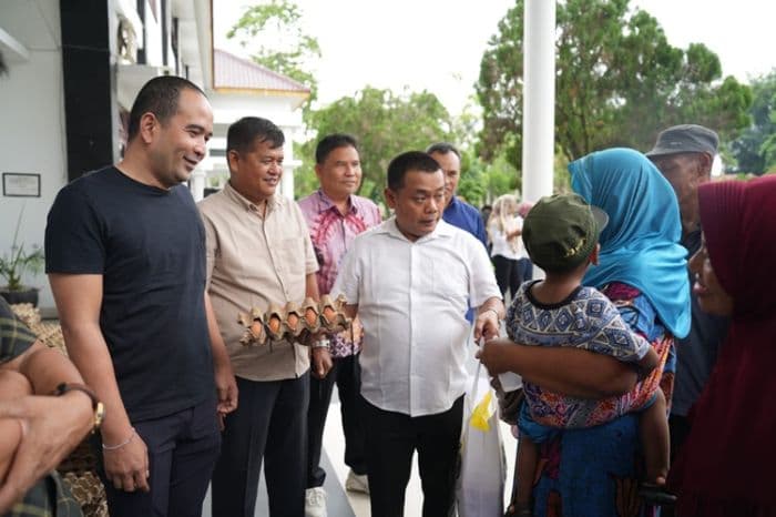 seribuan_paket_sembako_dprd_deli_serdang_ludes_dalam_dua_jam
