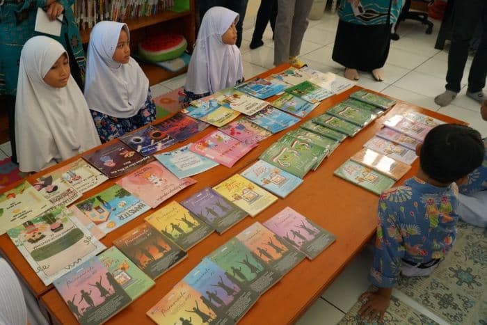 siswa_di_min_18_jakarta_aktif_membaca_dan_menulis_buku