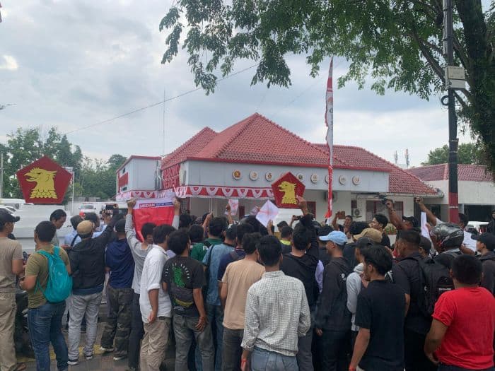 video_viral_di_klub_malam_ajie_karim_didesak_mundur_dari_dprd_sumut