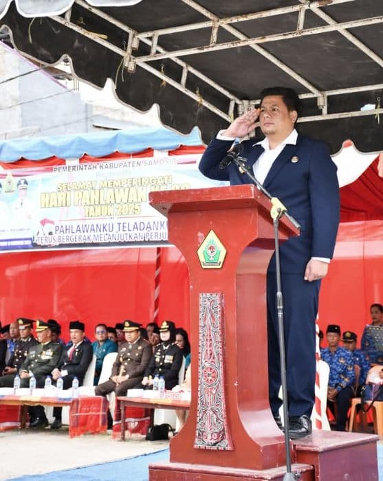 bupati_samosir_vandiko_gultom_pimpin_upacara_hari_pahlawan_ke80_tahun_2025_di_pangururan
