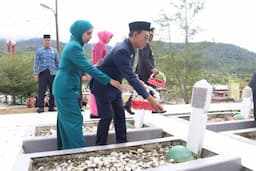 bupati_tapsel_gus_irawan_pasaribu_ajak_warga_lanjutkan_semangat_juang_di_hari_pahlawan_2025