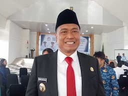 bupati_toba_effendi_napitupulu_fokuskan_pembangunan_jalan_rusak_secara_bertahap