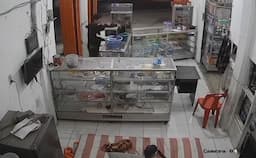 cctv_rekam_pencurian_kotak_infaq_di_asahan_pelaku_kabur_ke_jalan_utama