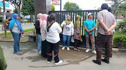 kasus_penyerobotan_lahan_puluhan_warga_dukung_kadesnya_di_kejari_langkat