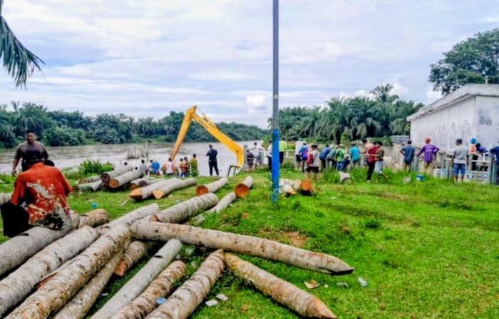 petani_batu_bara_gotong_royong_perbaiki_bendungan_tanjung_muda_yang_terbengkalai