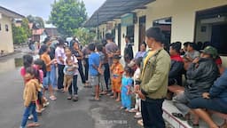 ratusan_warga_mengungsi_ke_polres_dairi_akibat_pengrusakan_rumah_kades_parbuluan_vi