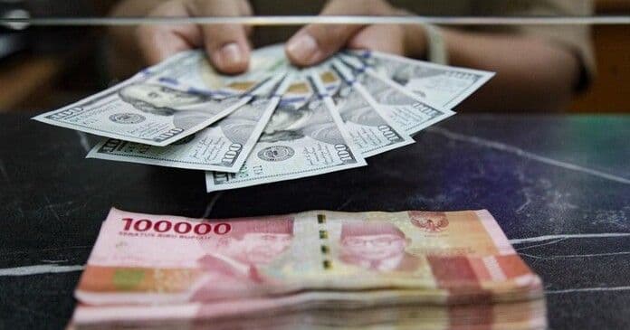 rupiah_menguat_di_awal_pekan_dolar_as_melemah_imbas_sentimen_positif