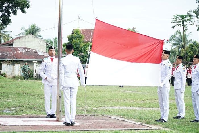 wabup_labuhanbatu_sampaikan_amanat_mensos_di_upacara_hari_pahlawan_2025